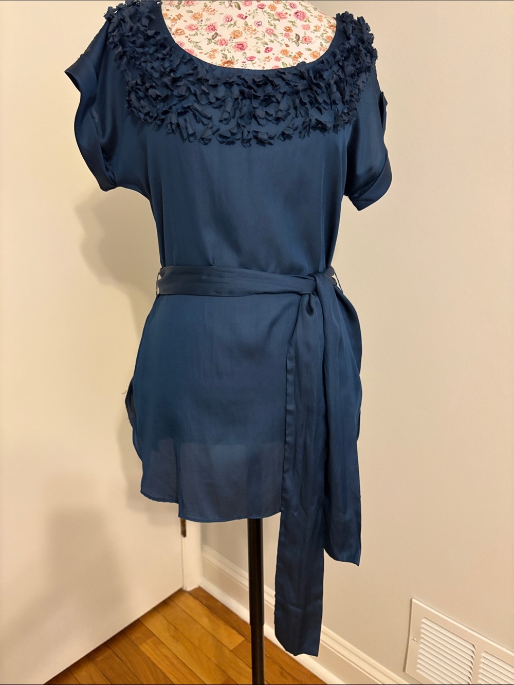 Luluira Navy Blue Ruffled Scoop Neck Tunic with Waist Tie, size Medium